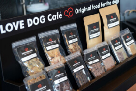 添加物・保存料不使用のラブドッグカフェオリジナルおやつ、お土産としても最適です。